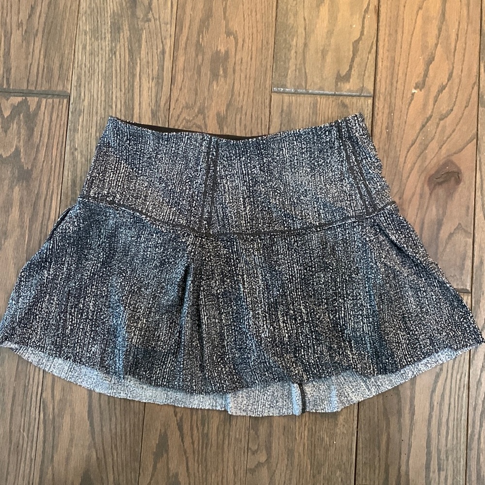 Size 4 Lululemon tennis skirt